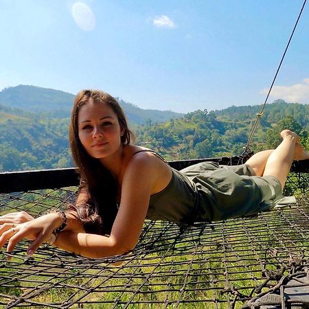 Romance In Ella Luaran gambar