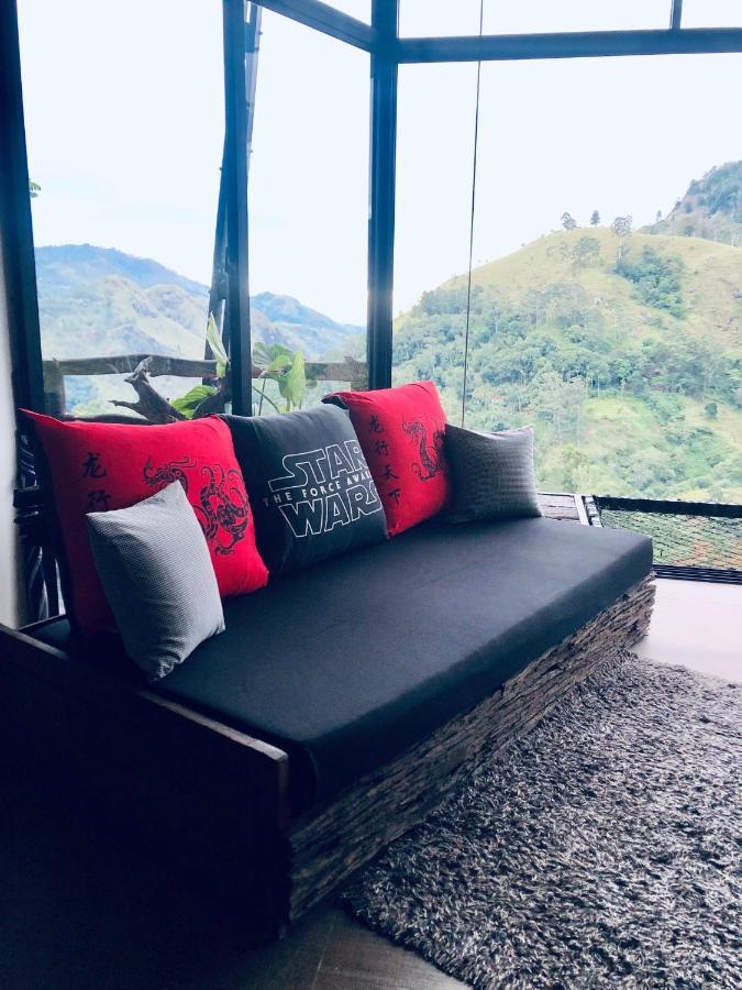 Romance In Ella Luaran gambar
