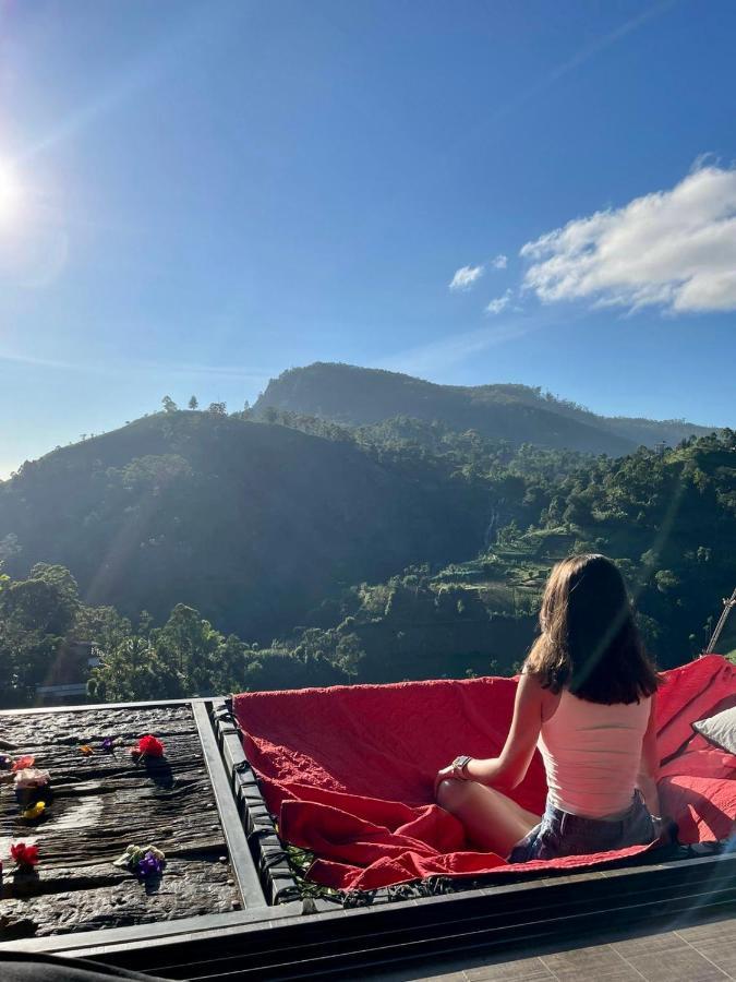 Romance In Ella Luaran gambar