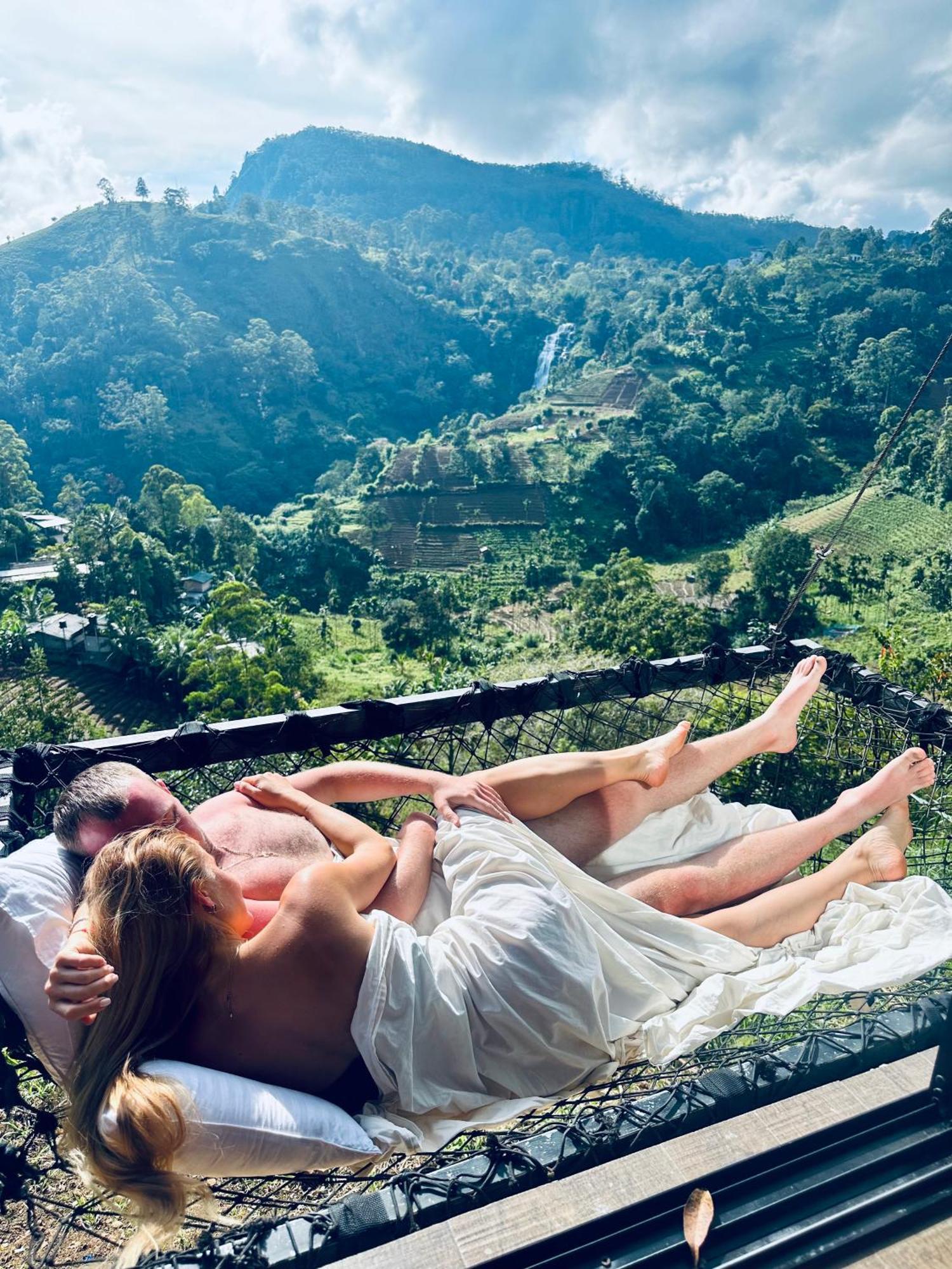 Romance In Ella Luaran gambar
