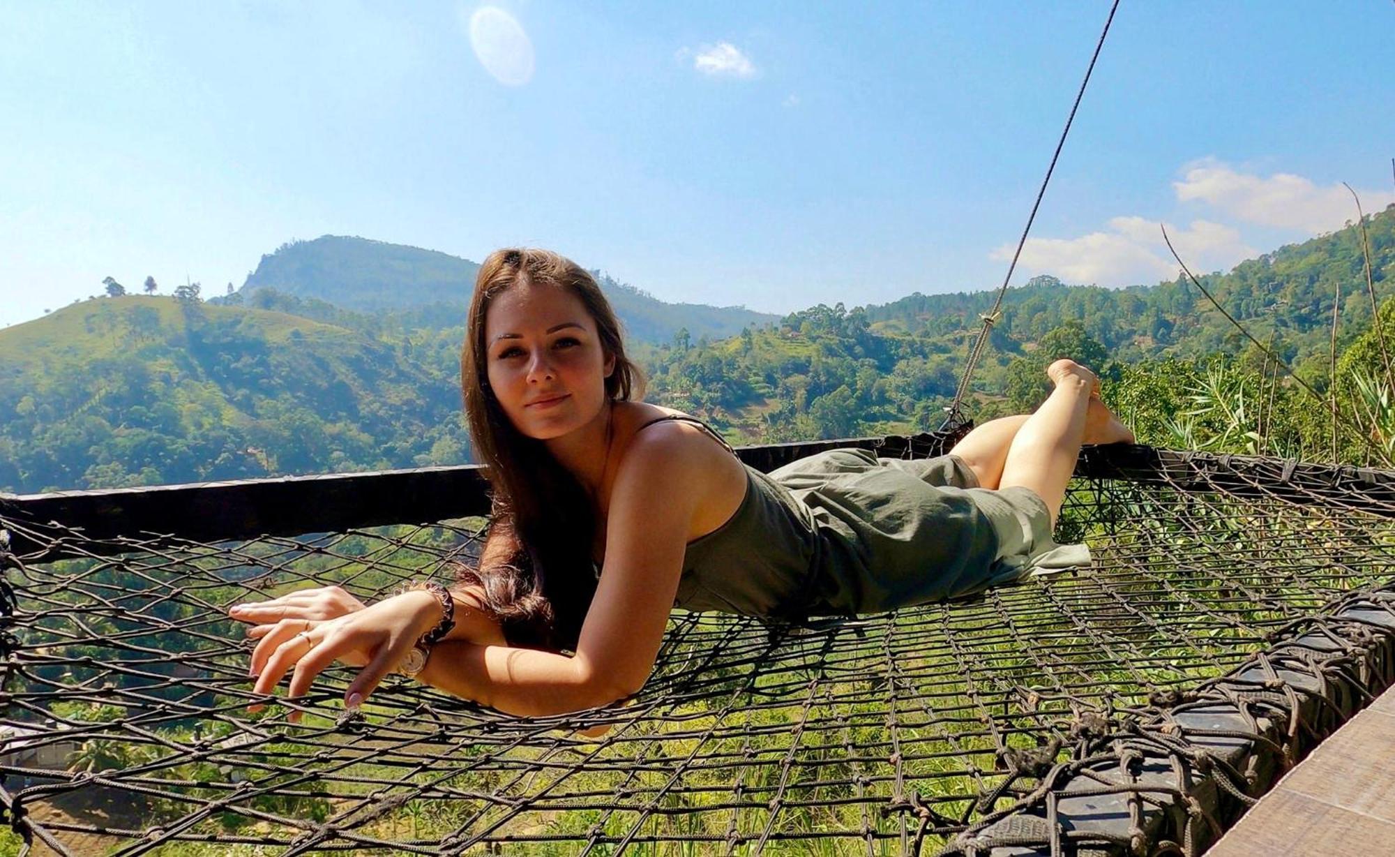 Romance In Ella Luaran gambar