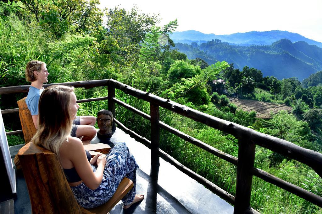 Romance In Ella Luaran gambar