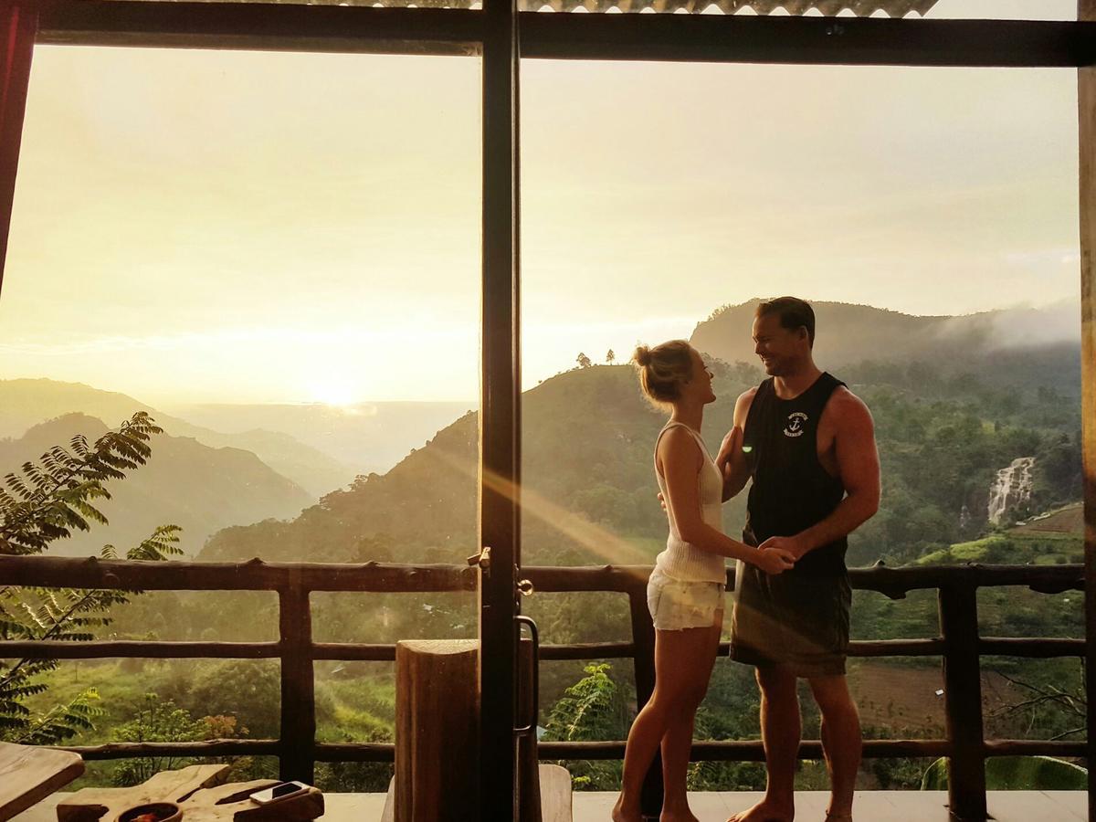 Romance In Ella Luaran gambar